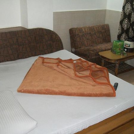 Hotel Milan Continental Delhi  Extérieur photo