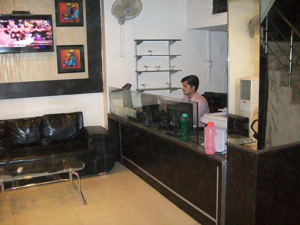 Hotel Milan Continental Delhi  Extérieur photo