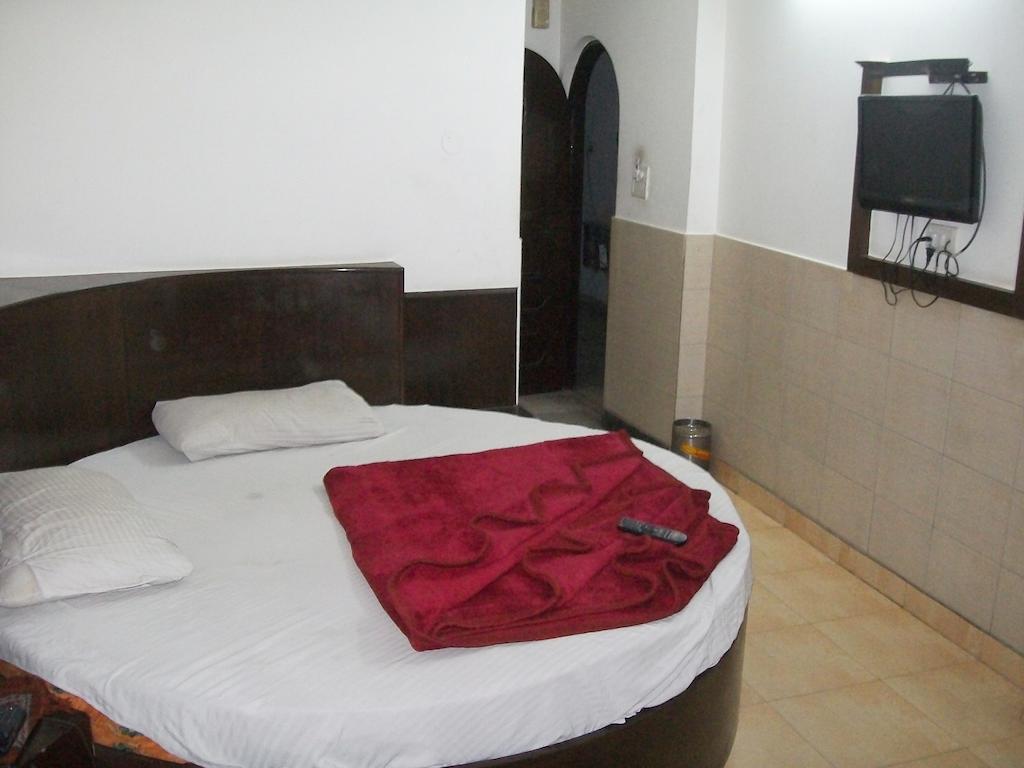 Hotel Milan Continental Delhi  Extérieur photo