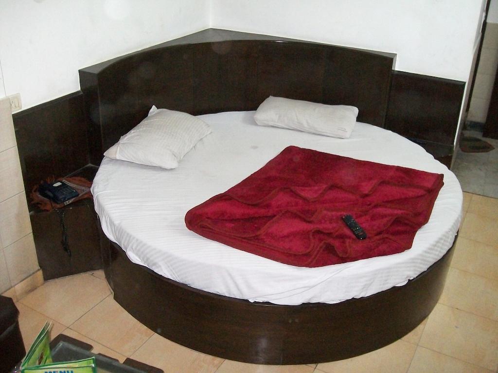 Hotel Milan Continental Delhi  Extérieur photo
